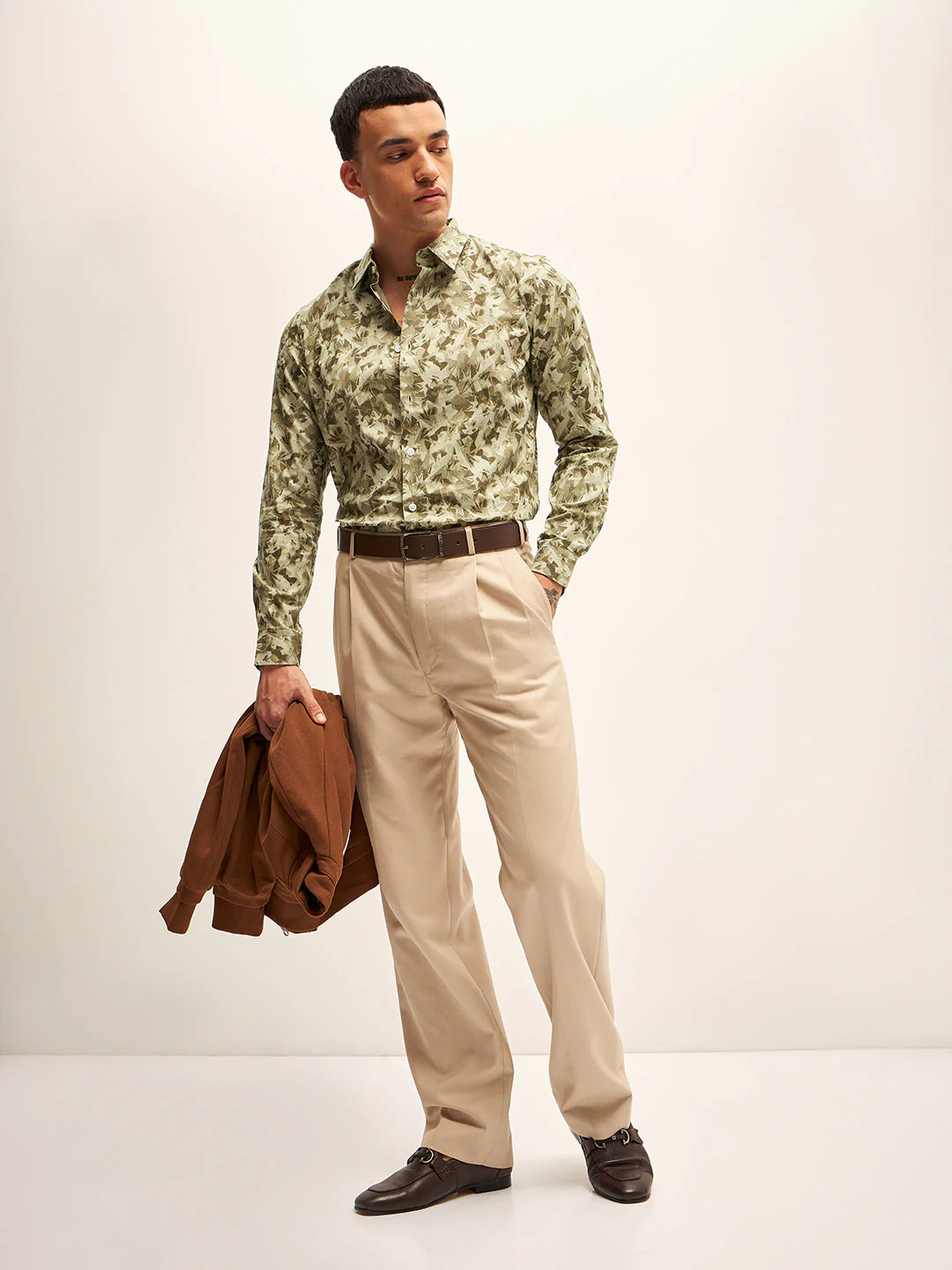 Men Olive Printed Slim Fit Casual Shirt - Image 4