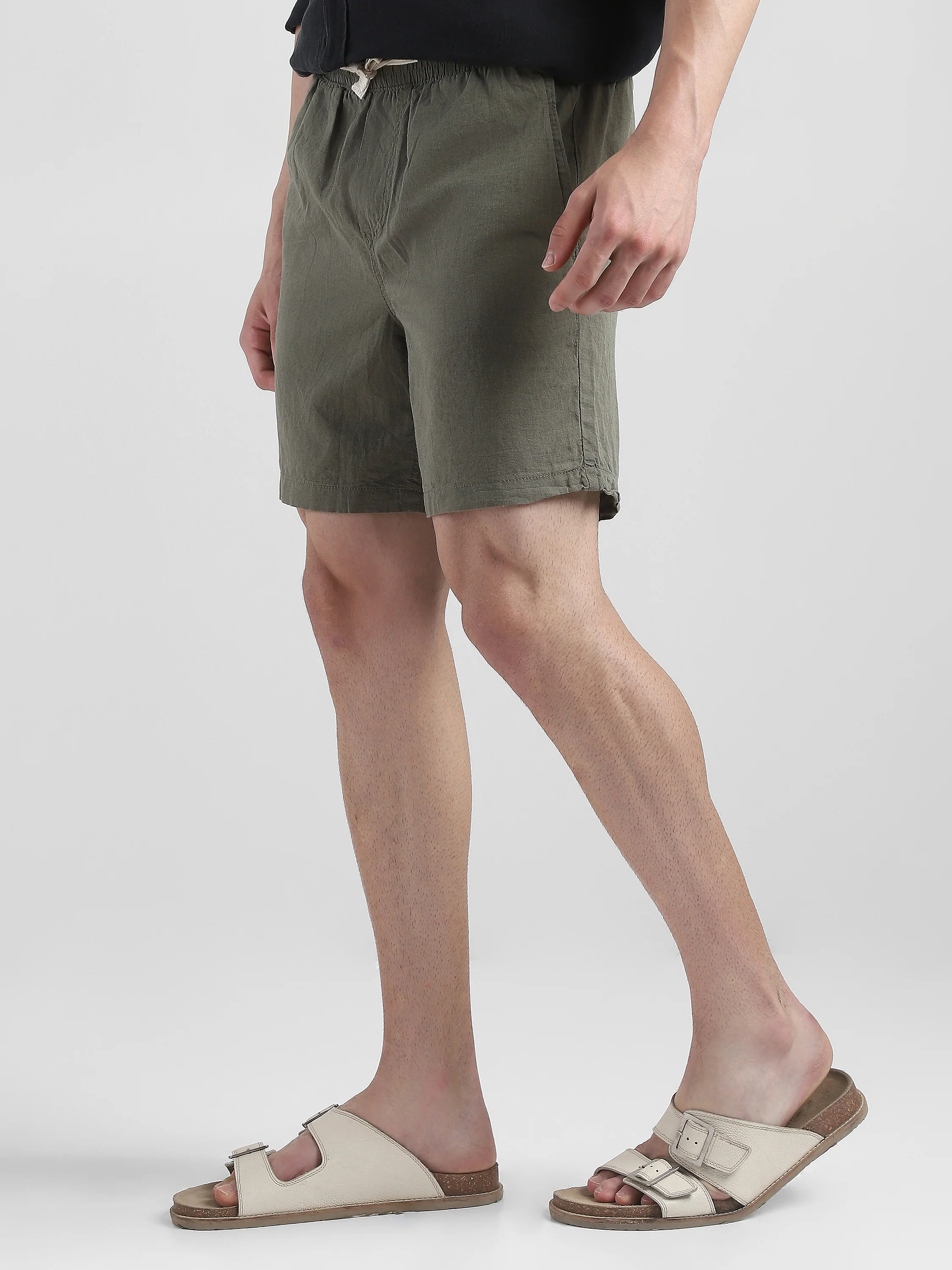 Men Olive Regular Fit Cotton Blend Shorts - Image 5