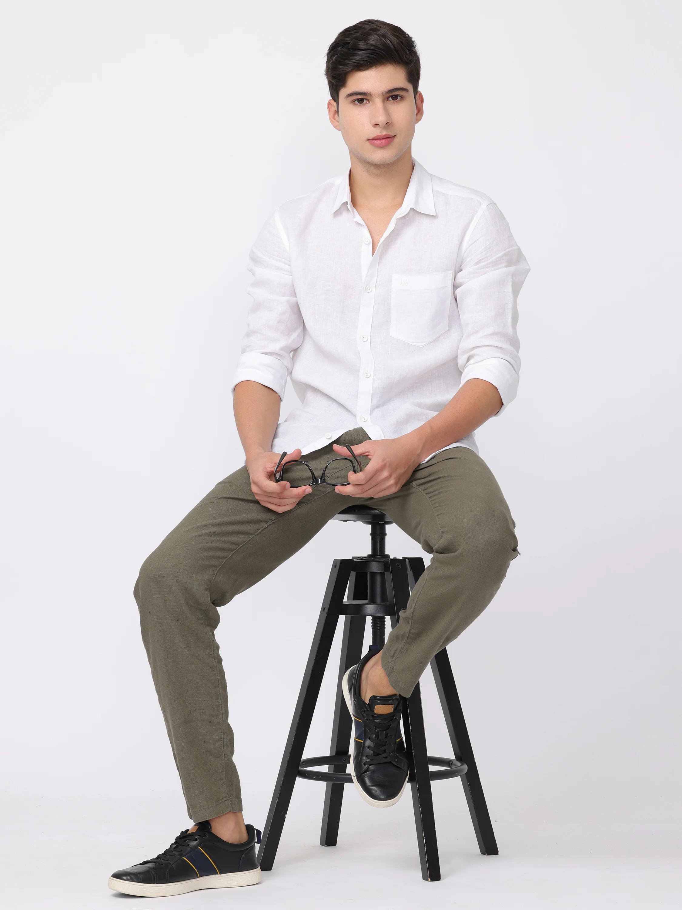 Men Olive Regular Fit Linen Blend Pants - Image 2