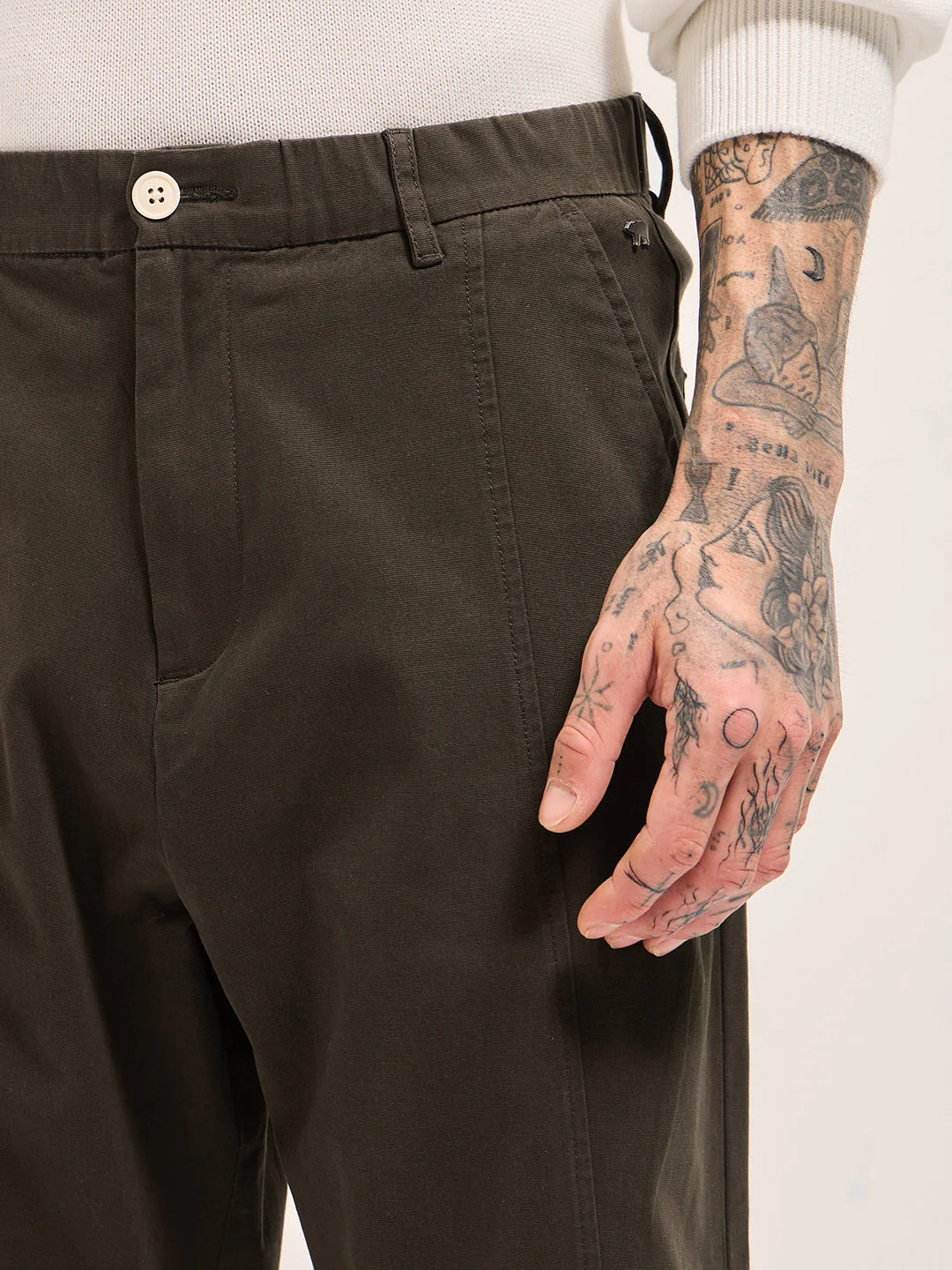 Men Olive Solid Baggy Fit Casual Trouser - Image 5