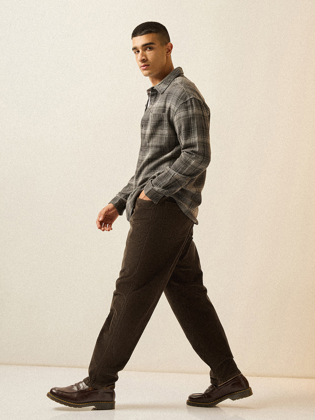 Men Olive Solid Baggy Fit Corduroy Cotton Pant - Image 3