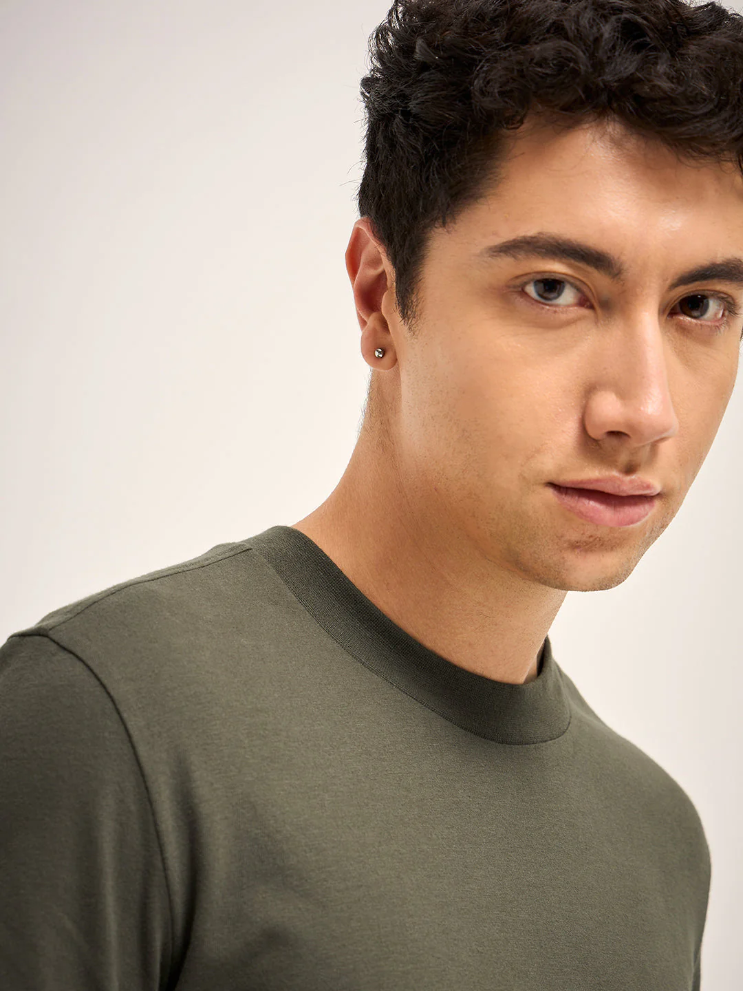 Men Olive Solid Crew Neck Relax Fit T-Shirt - Image 5