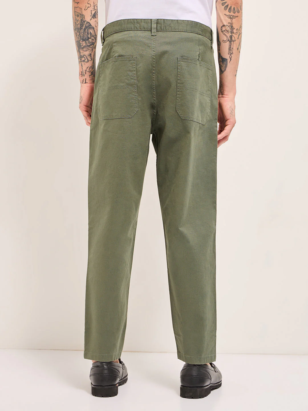 Men Olive Solid Cropped Carrot Fit Casual Chino Trouser - Image 2