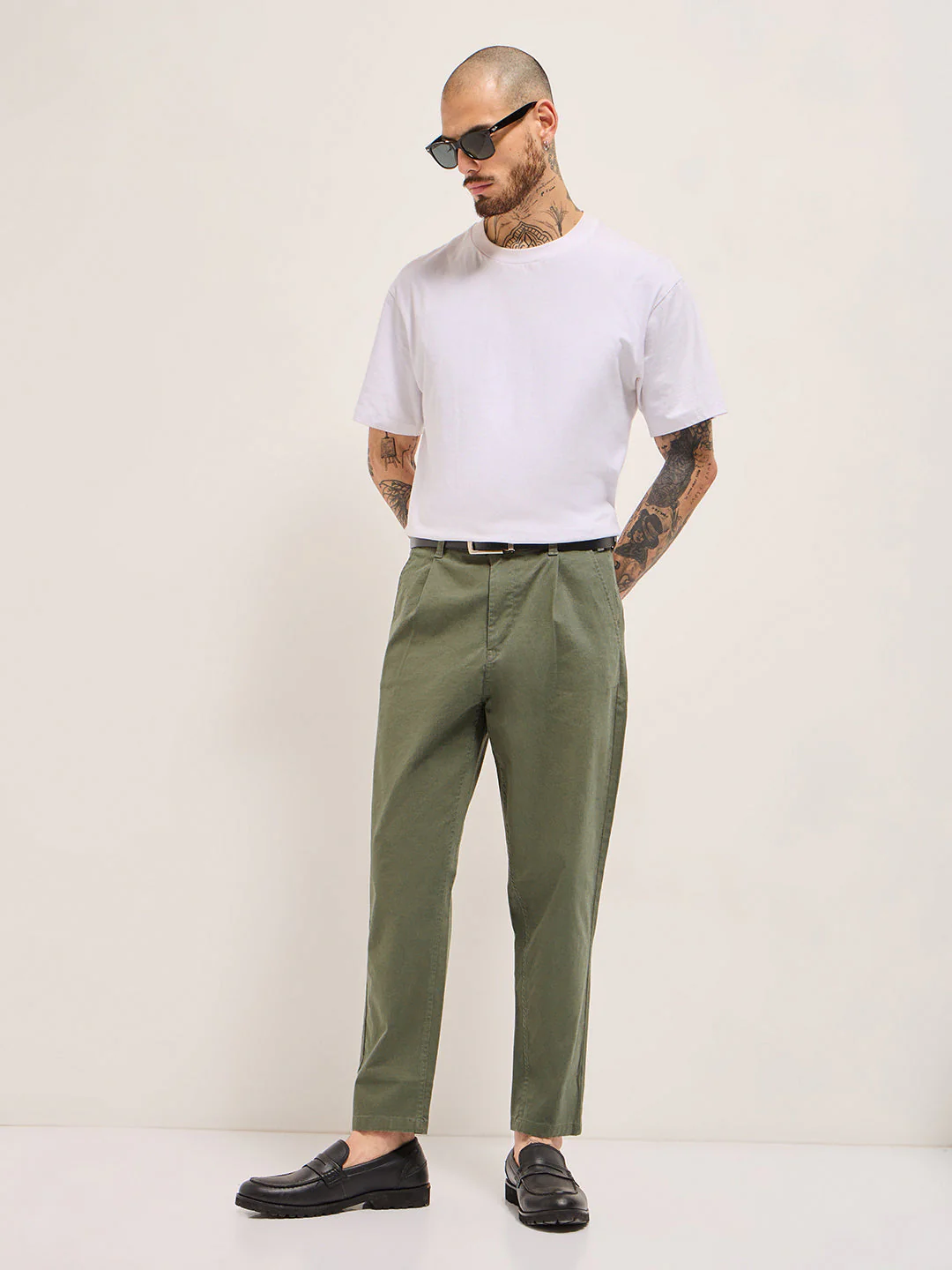 Men Olive Solid Cropped Carrot Fit Casual Chino Trouser - Image 4