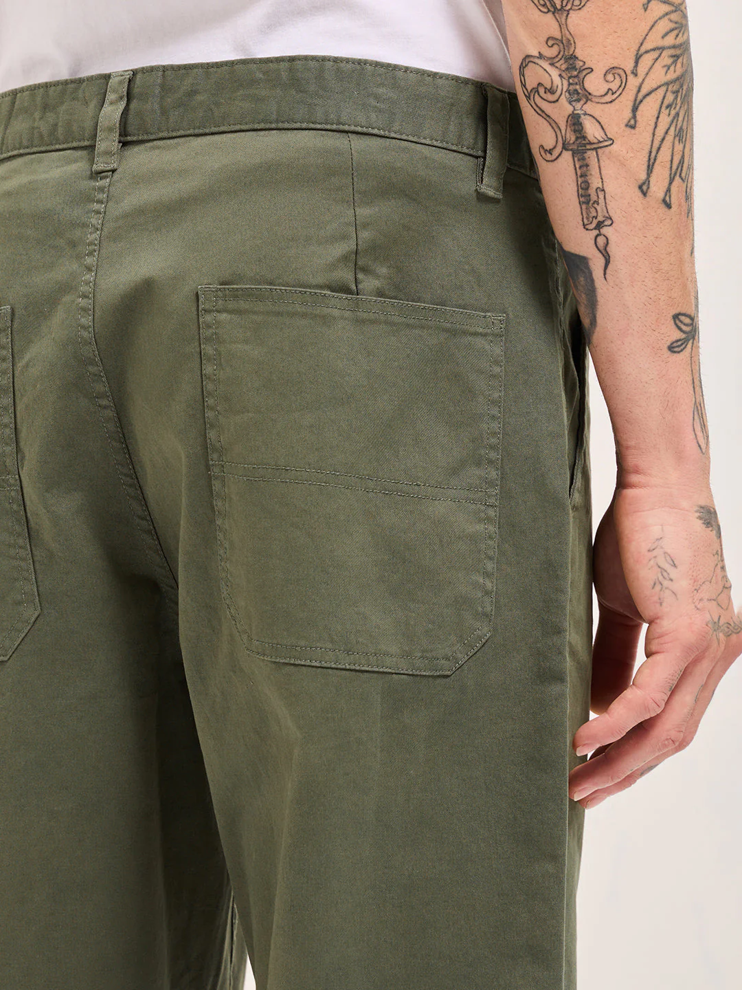 Men Olive Solid Cropped Carrot Fit Casual Chino Trouser - Image 6