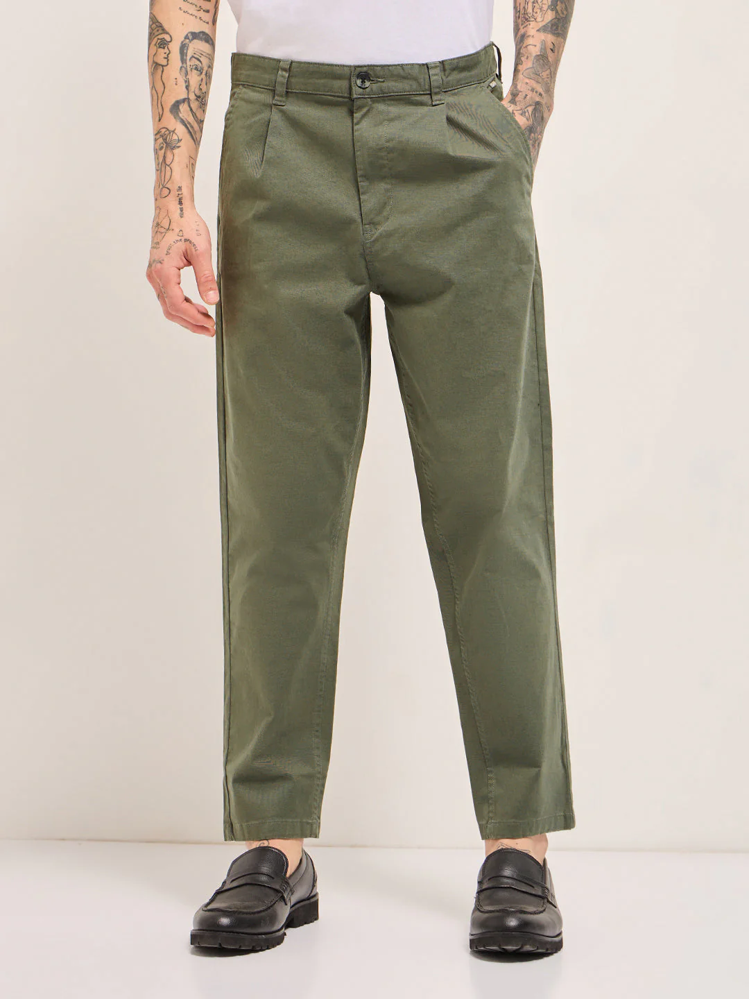 Men Olive Solid Cropped Carrot Fit Casual Chino Trouser - Image 7