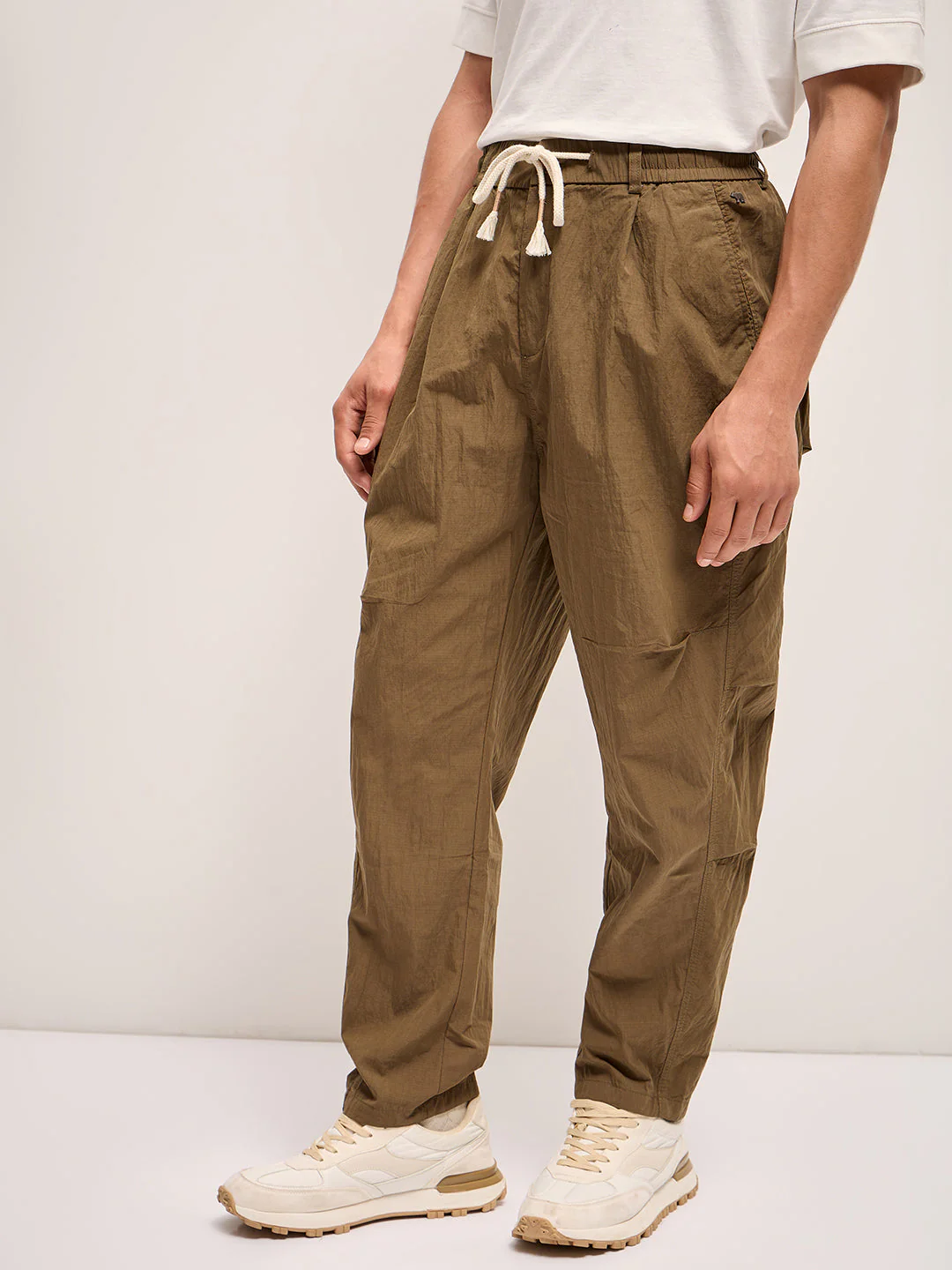 Men Olive Solid Relax Fit Mid-Rise Casual Pant - Image 3