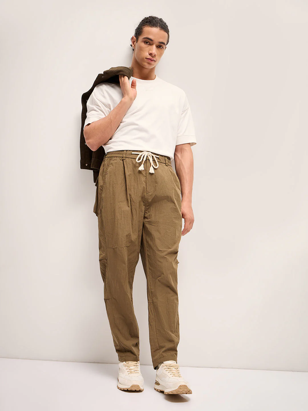 Men Olive Solid Relax Fit Mid-Rise Casual Pant - Image 4