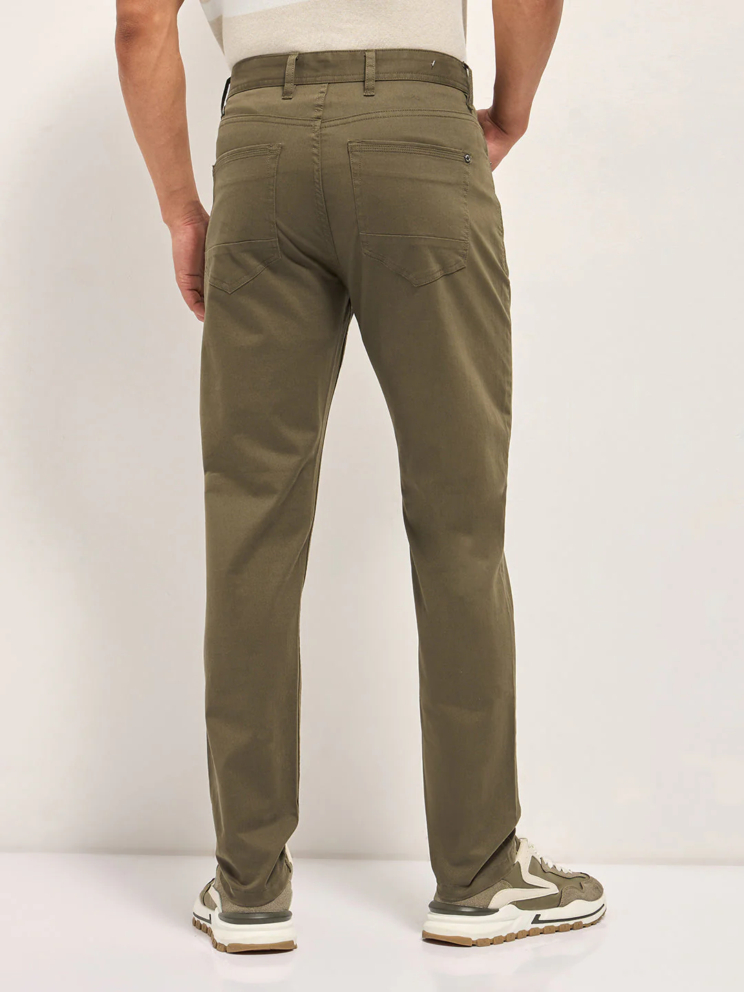 Men Olive Solid Slim Fit Casual Chino Trouser - Image 2