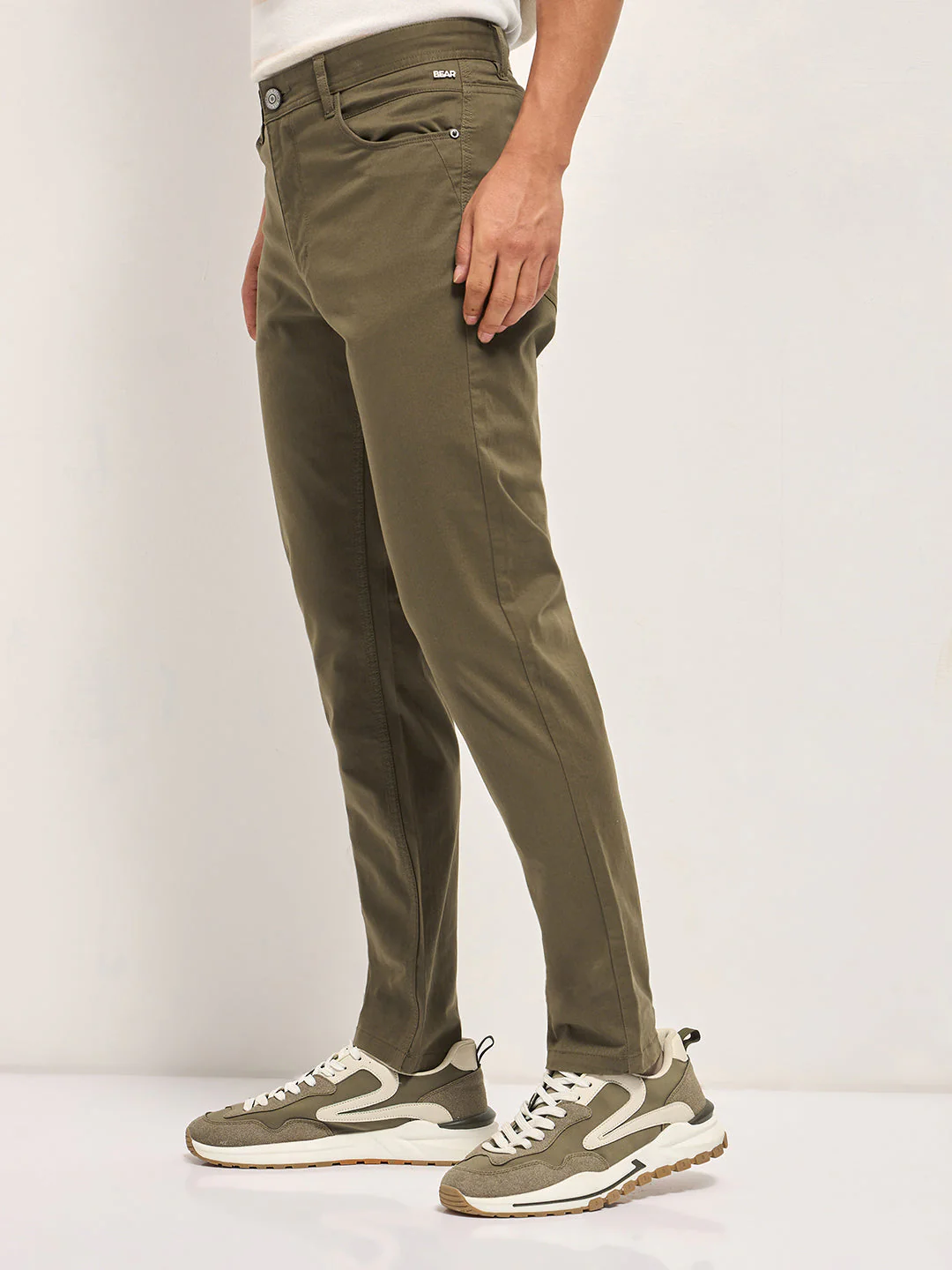 Men Olive Solid Slim Fit Casual Chino Trouser - Image 3