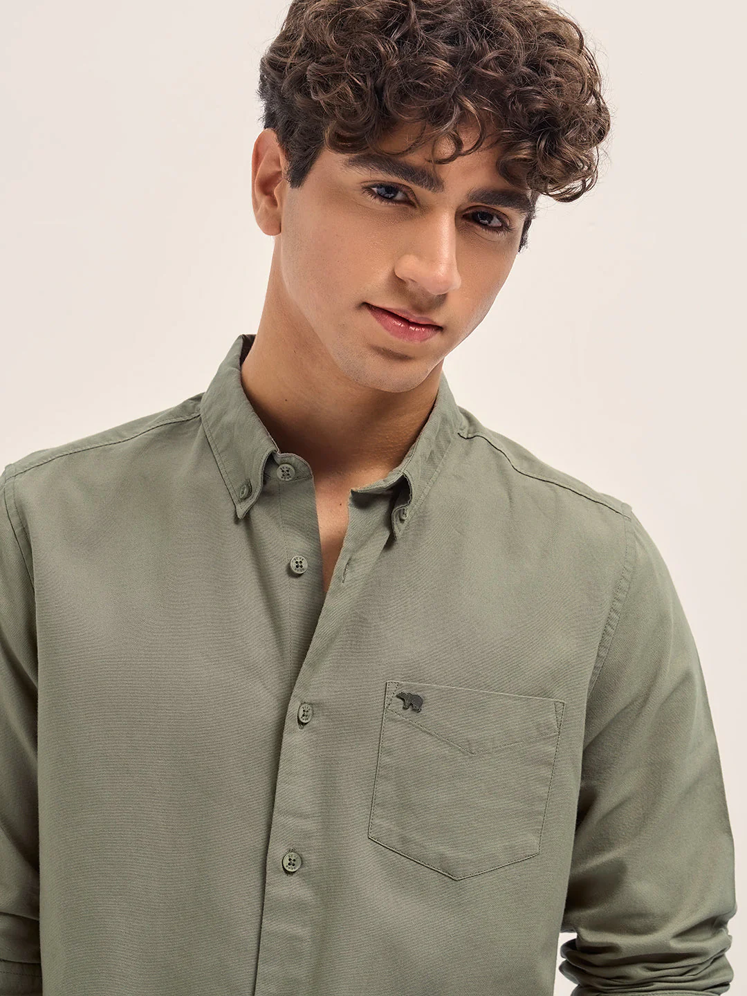 Men Olive Solid Slim Fit Casual Shirt - Image 5