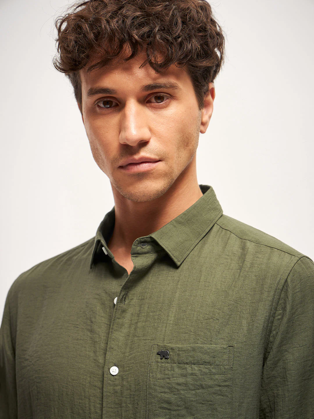Men Olive Solid Slim Fit Casual Shirt - Image 4
