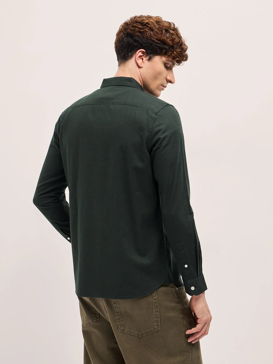 Men Olive Solid Slim Fit Casual Shirt - Image 2
