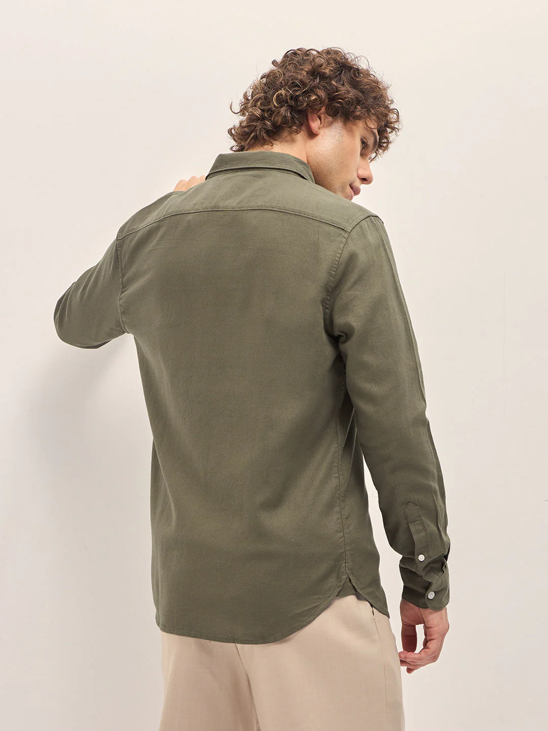 Men Olive Solid Slim Fit Casual Shirt - Image 2