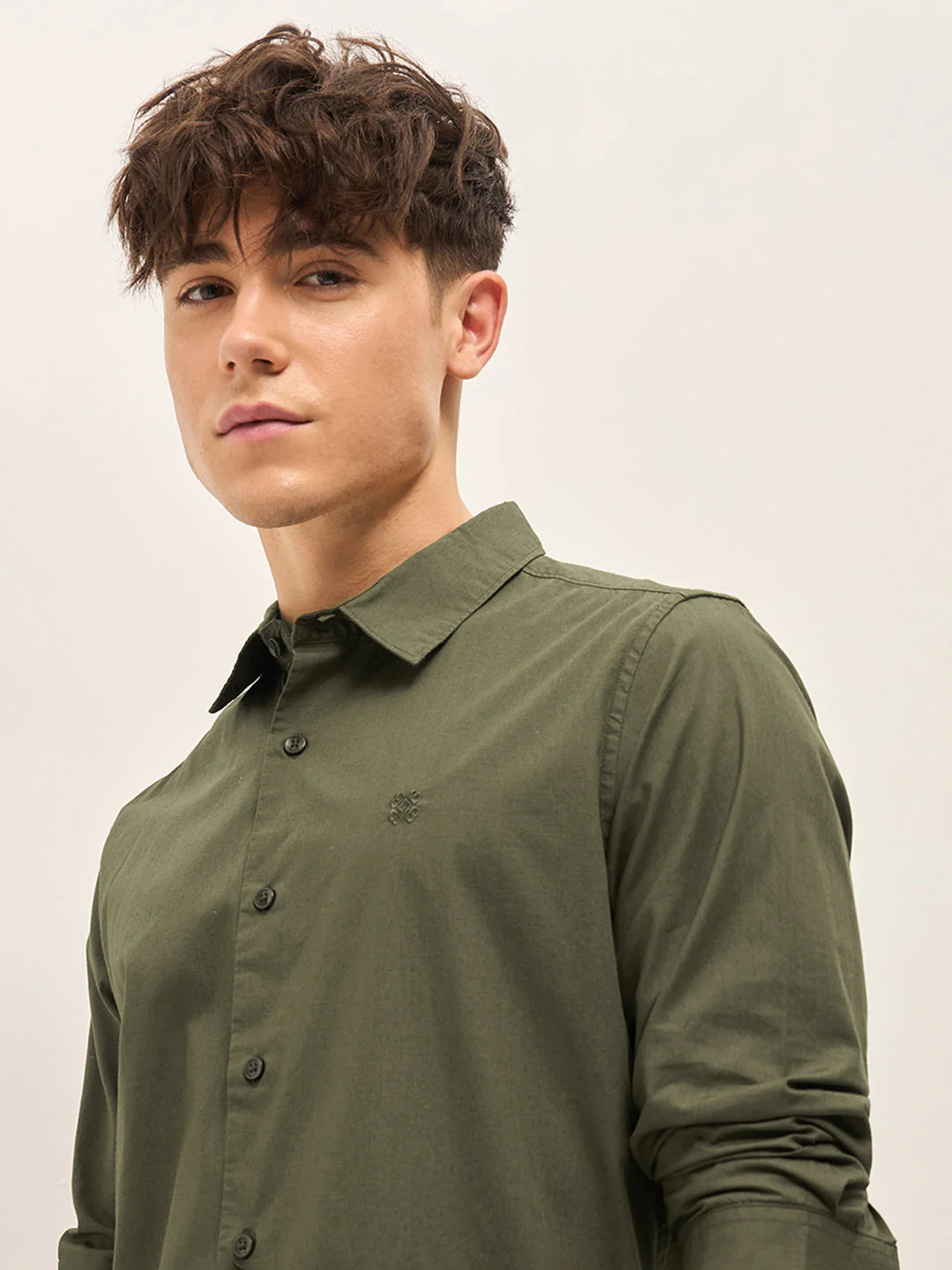 Men Olive Solid Slim Fit Casual Shirt - Image 5