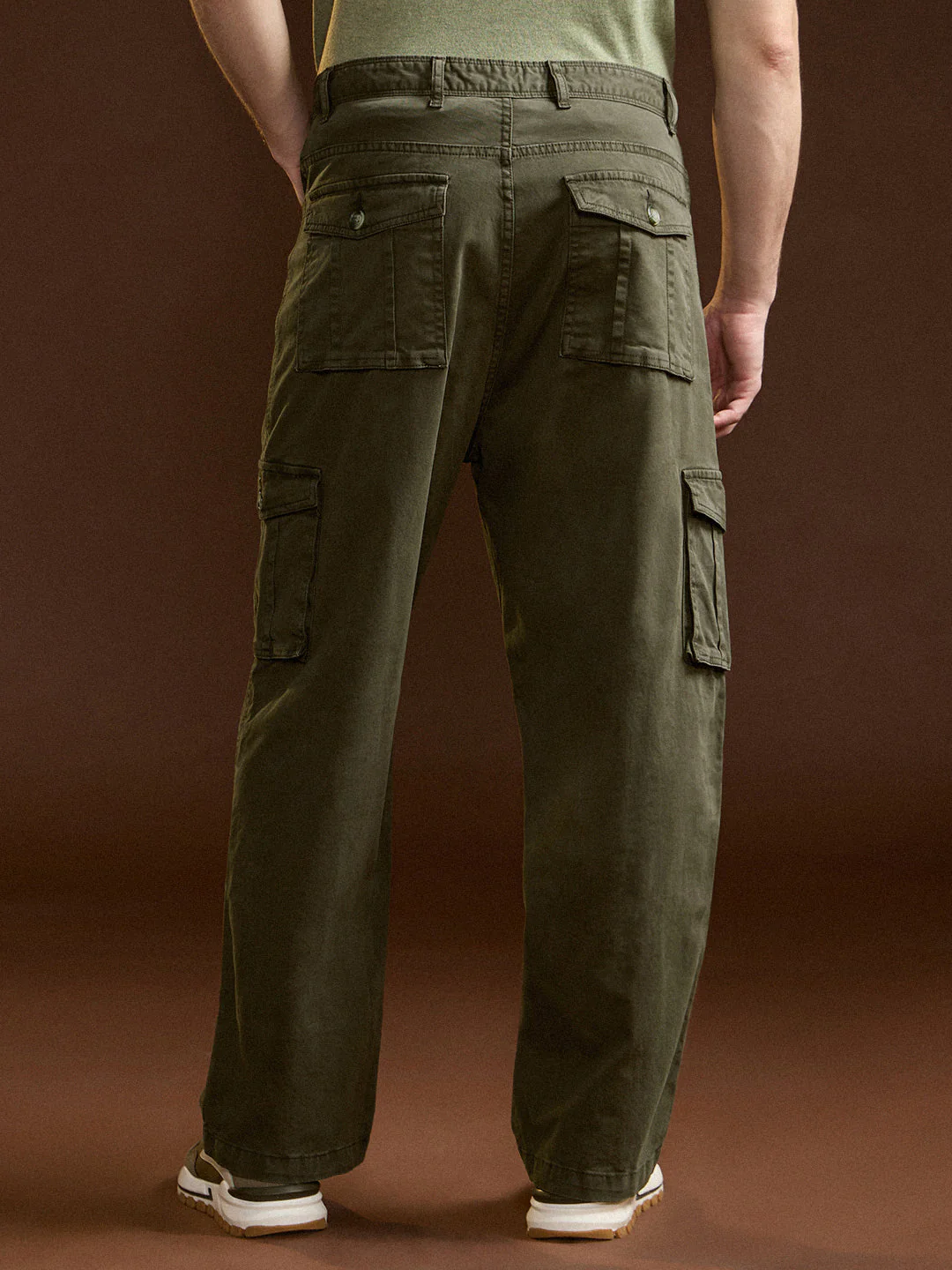 Men Olive Solid Straight Fit Functional & Stylish Cargo Pant - Image 2