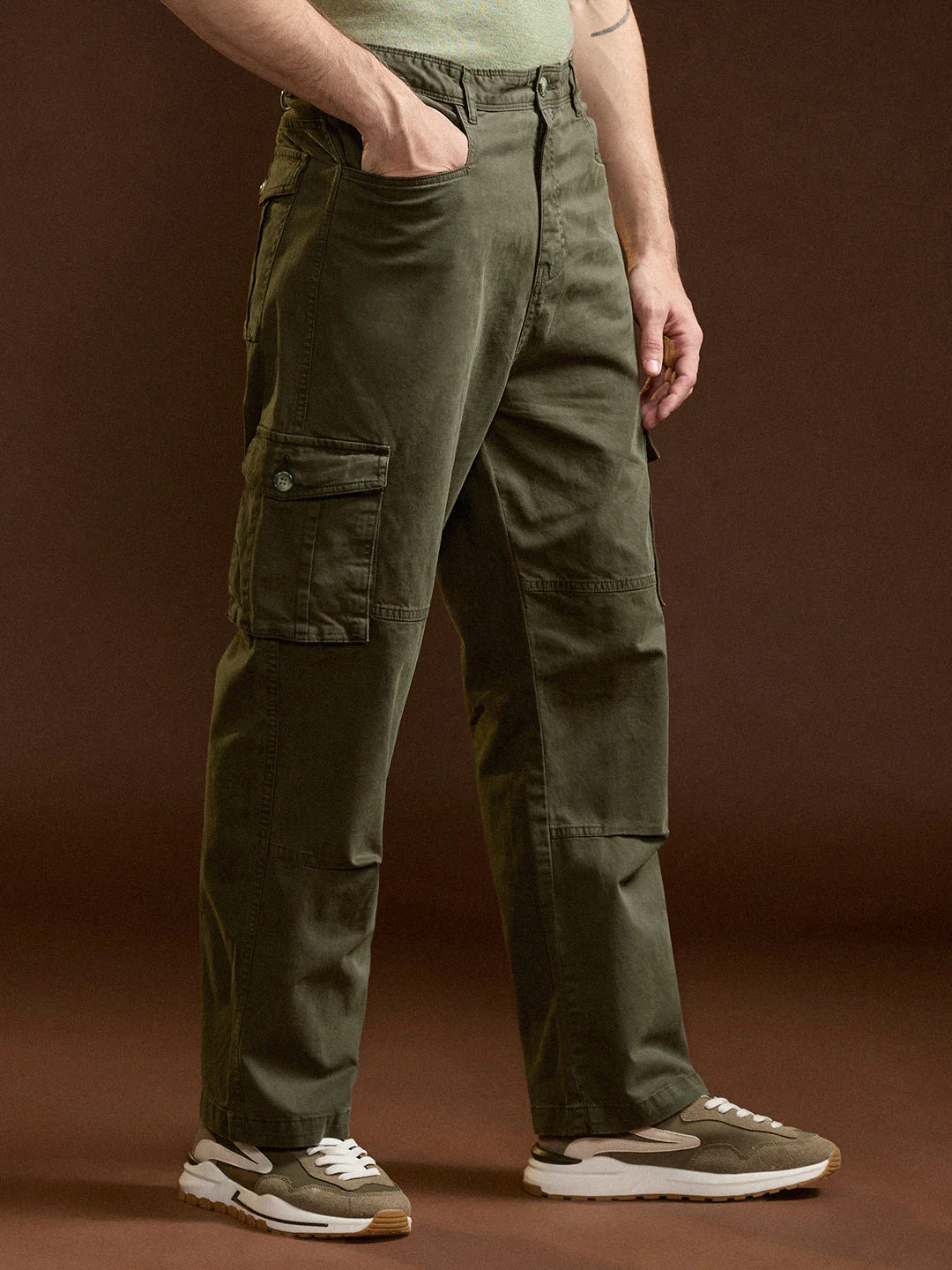 Men Olive Solid Straight Fit Functional & Stylish Cargo Pant - Image 3