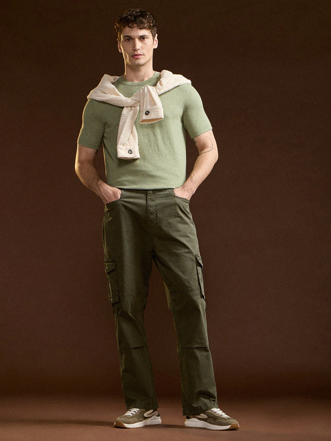 Men Olive Solid Straight Fit Functional & Stylish Cargo Pant - Image 4