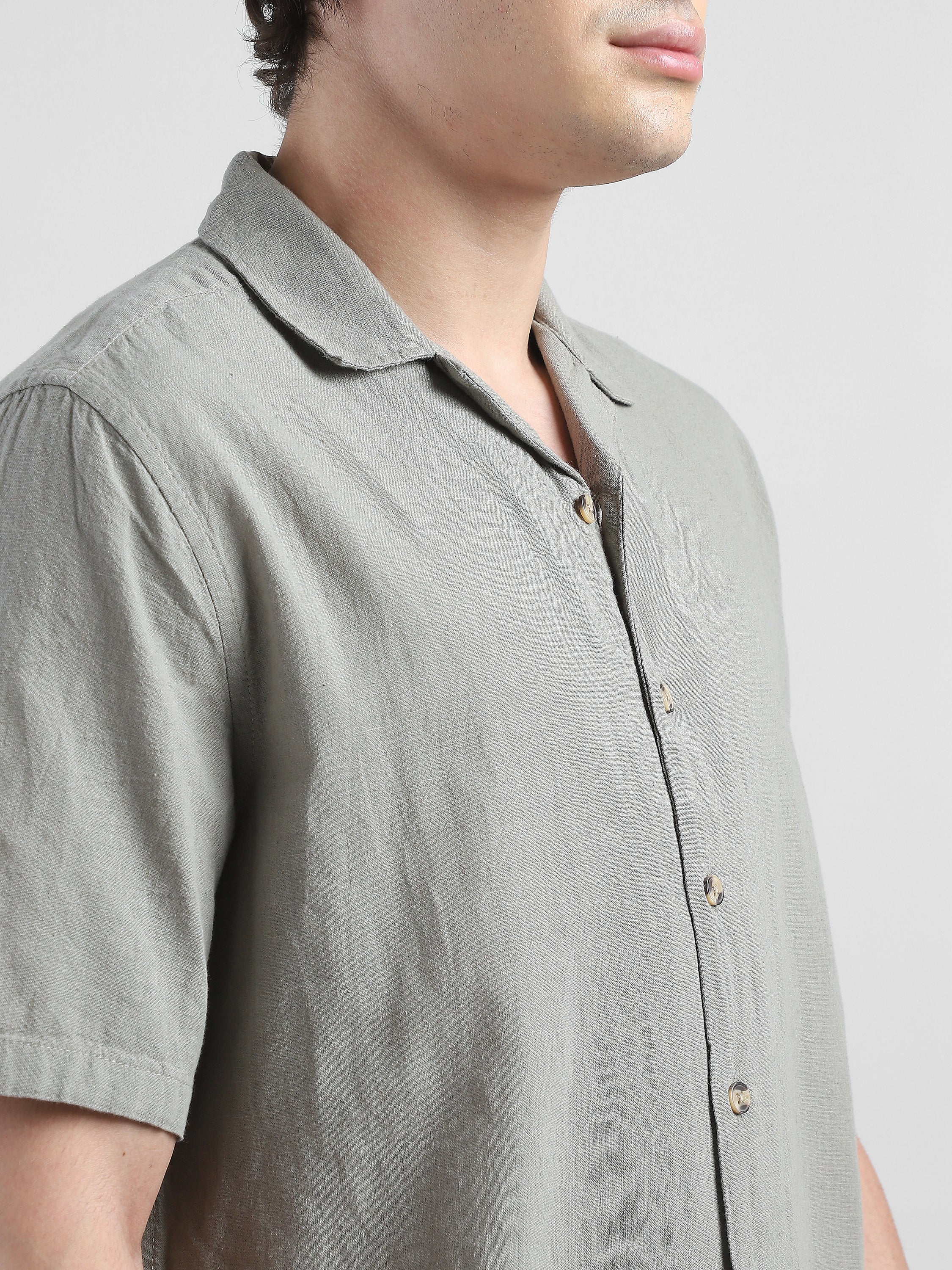 Men Olive Spread Collar Cotton Blend Shirt - Image 2