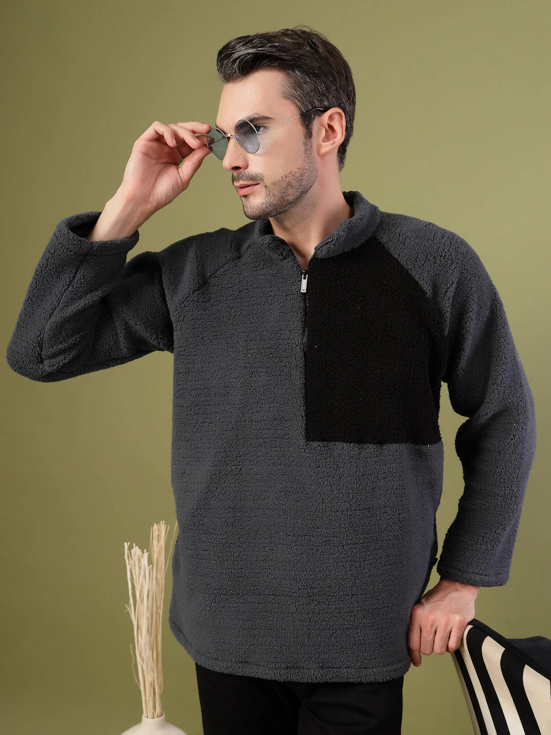 Men Oversized Colorblocked Sweatshirt - Image 4