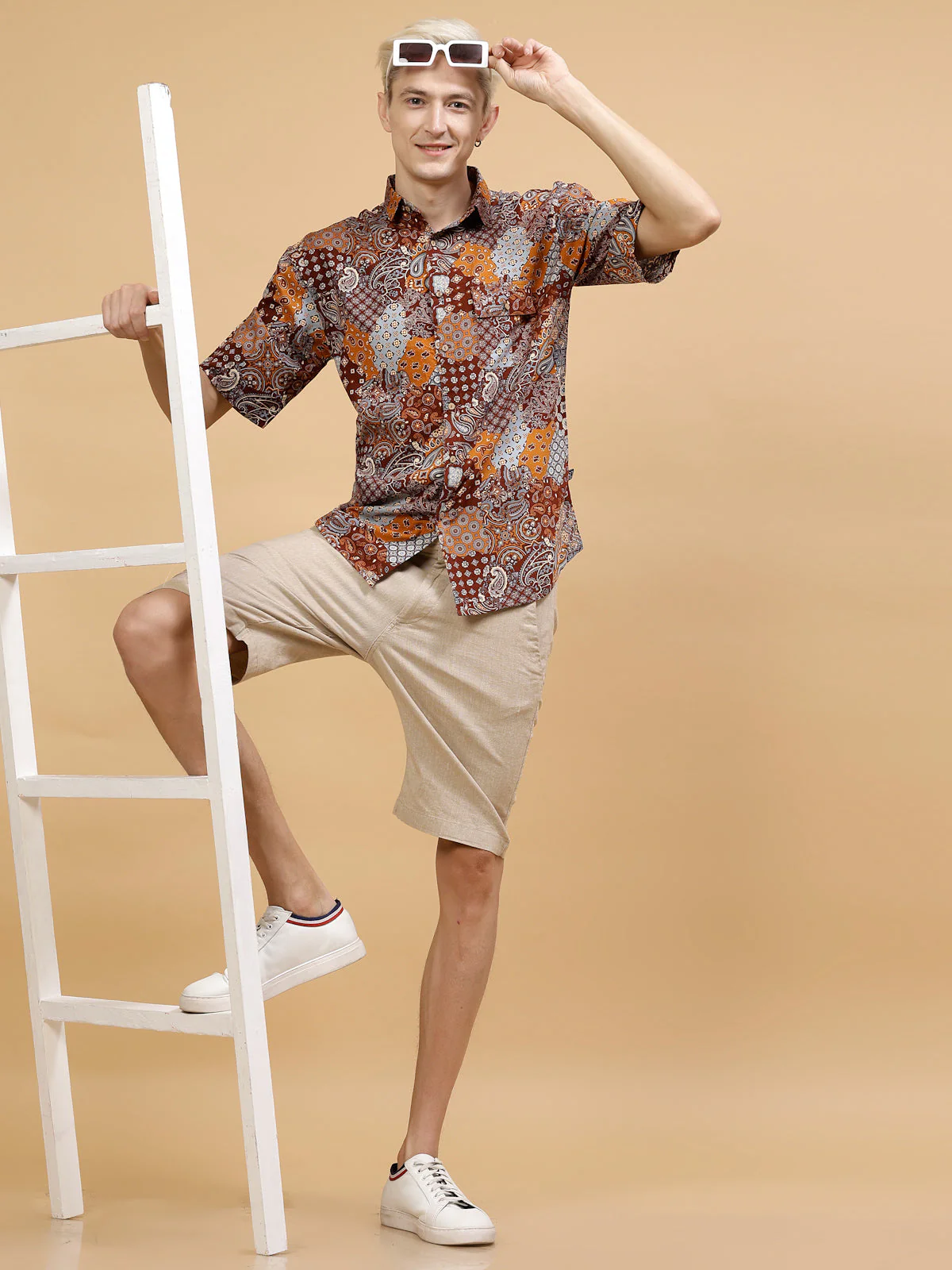Men Paisley Print DropShoulder Hawaiian Shirt - Image 2