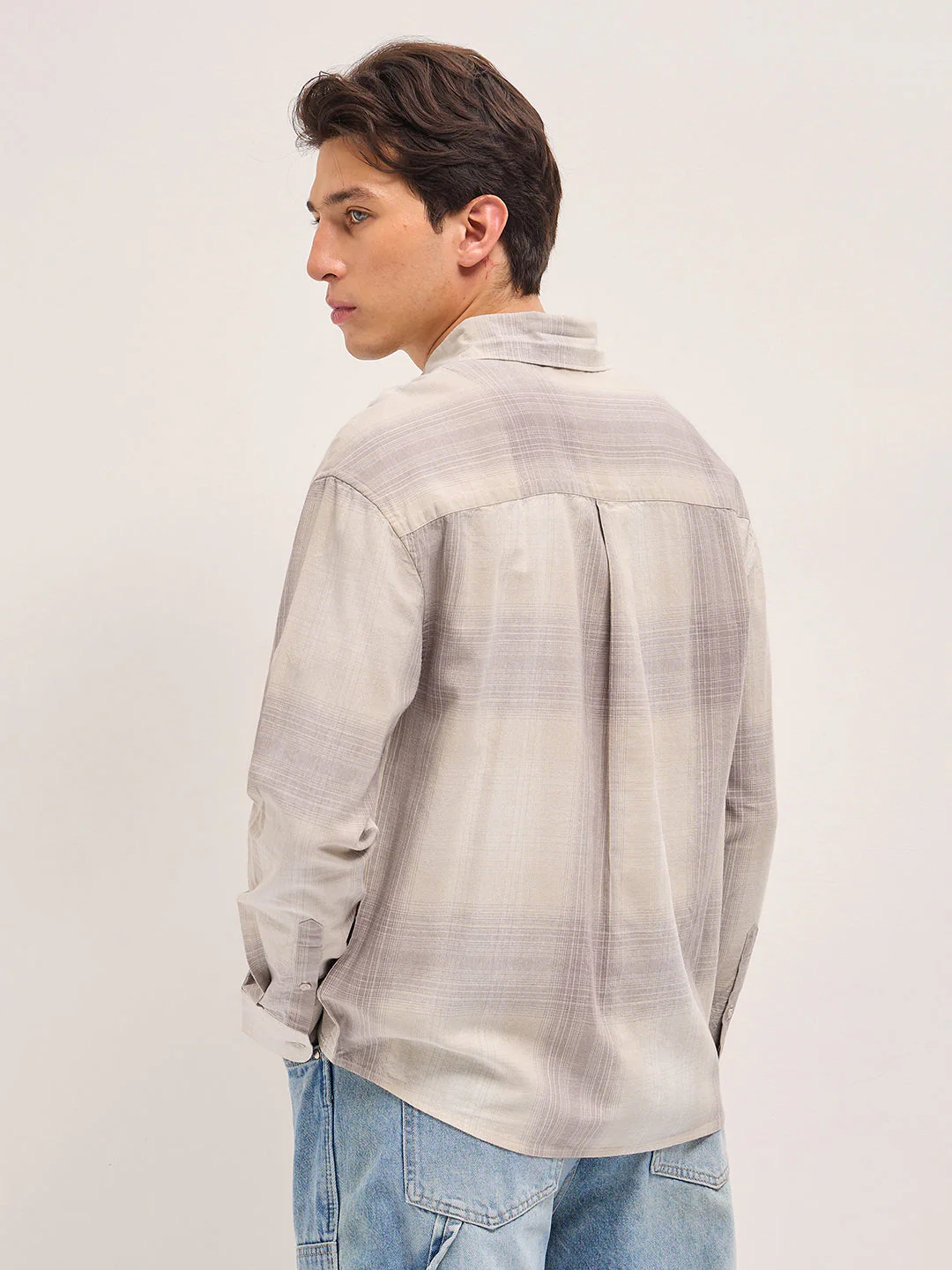 Men Pink and Cream Checkered Relaxed Fit Casual Shirt - Image 2