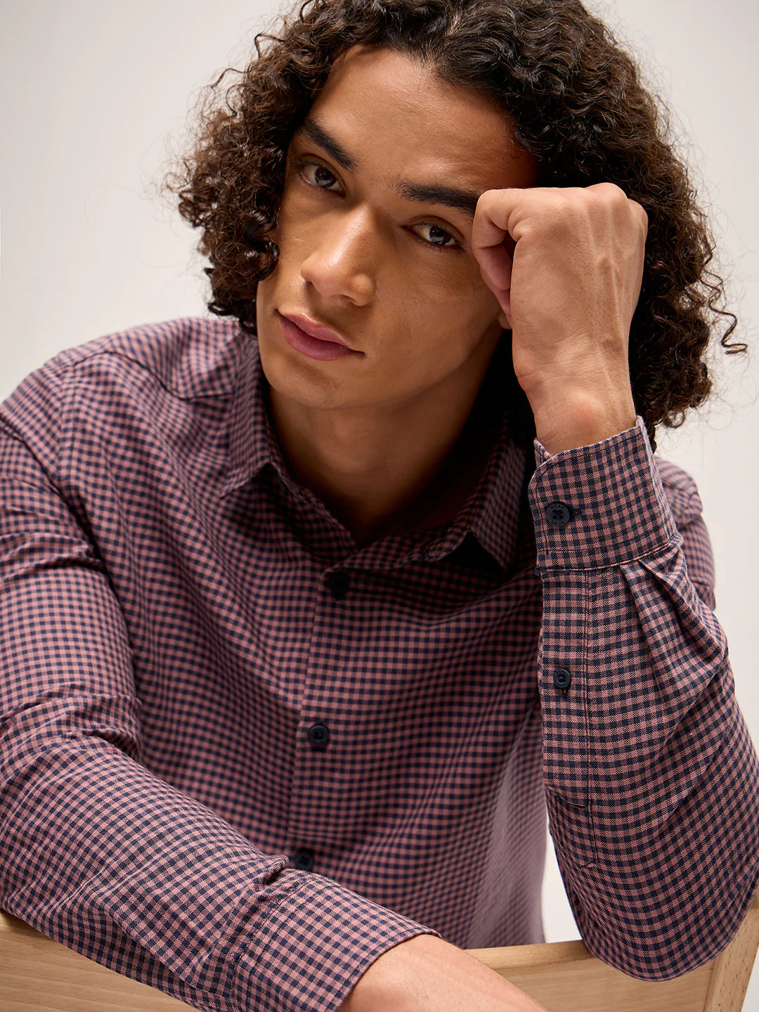 Men Pink Checked Slim Fit Casual Shirt - Image 4