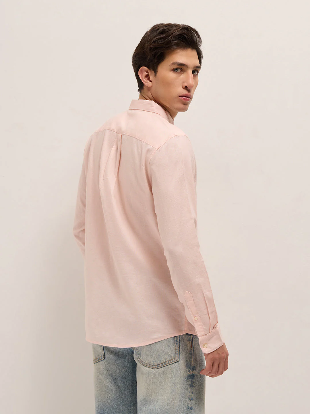 Men Pink Cotton Blend Solid Slim Fit Casual Shirt - Image 2