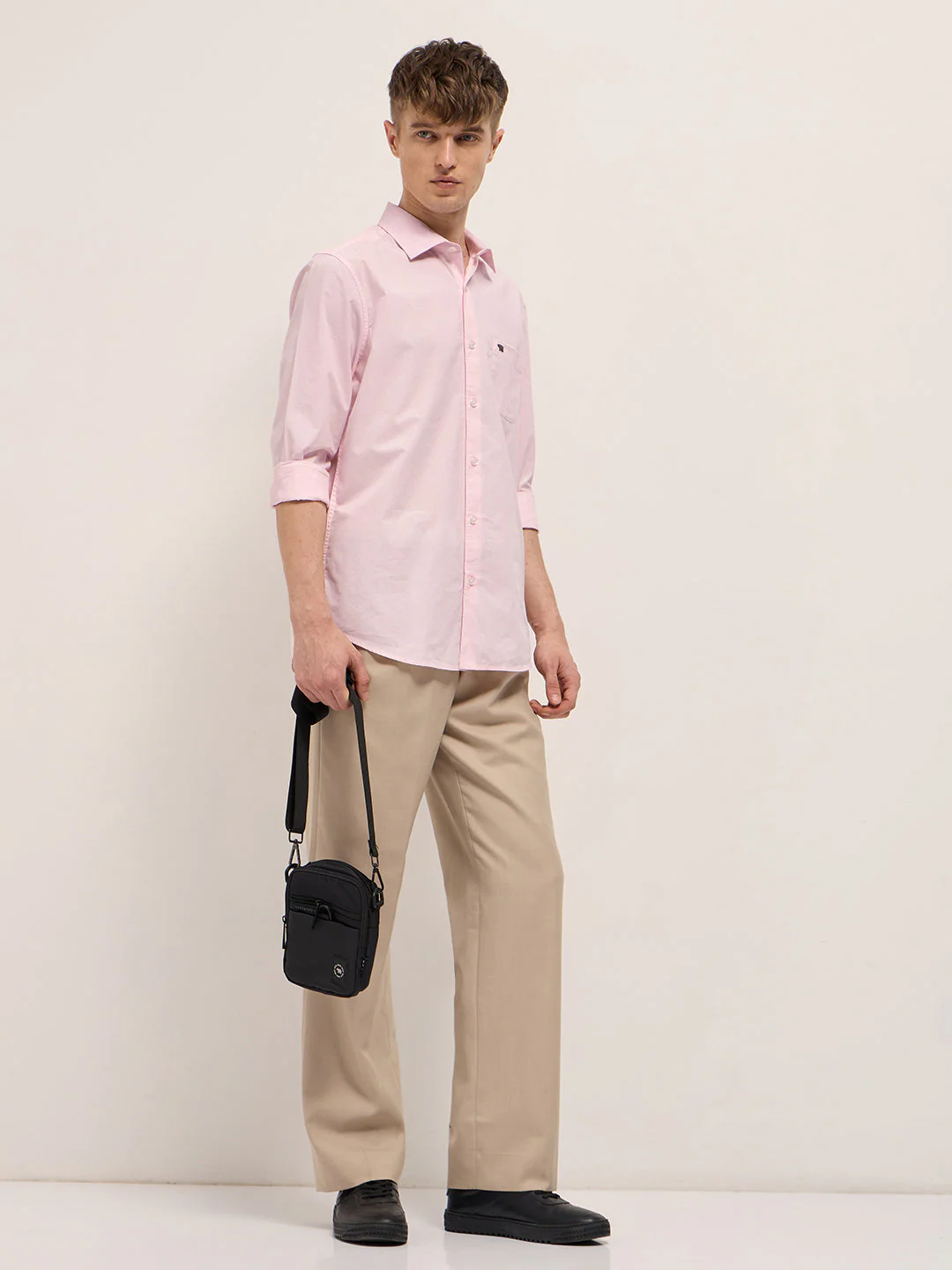 Men Pink Cotton Solid Slim Fit Casual Shirt - Image 4