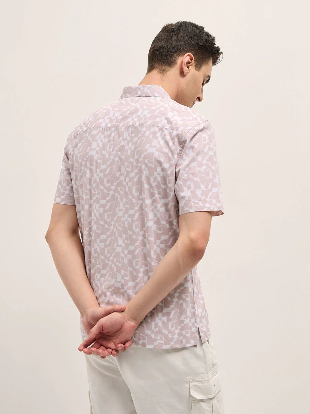 Men Pink Geometrical Print Relax Fit Casual Shirt - Image 2