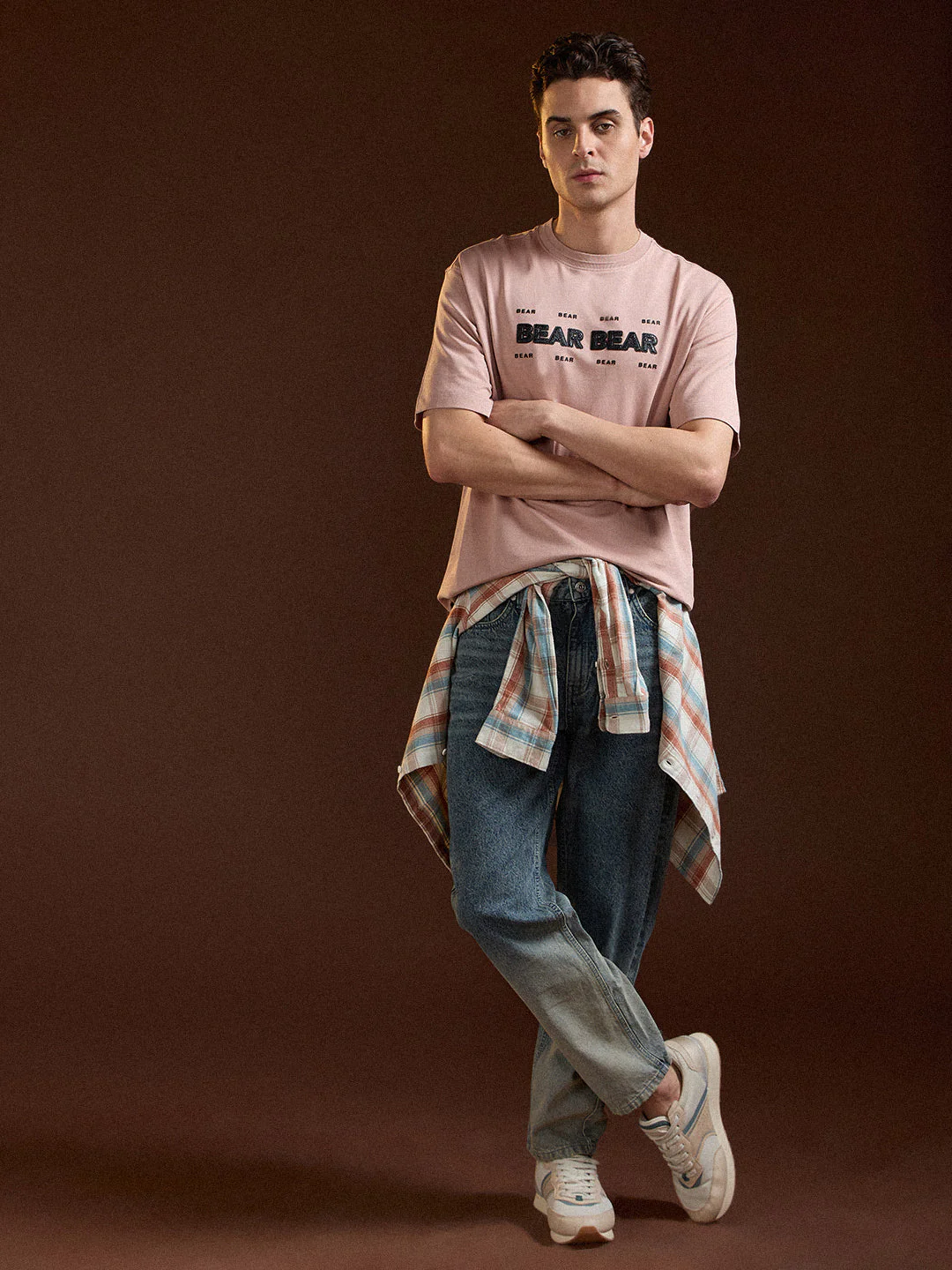 Men Pink Oversize Repeated "BEAR" Graphic Print Crew Neck T-shirt - Image 4
