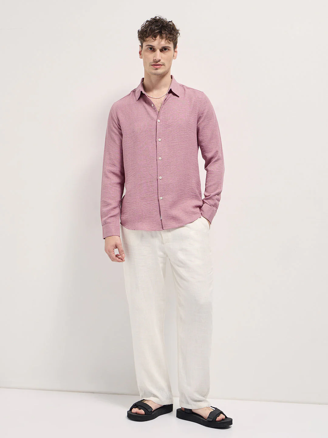 Men Pink Solid Seersucker Effect Slim Fit Casual Shirt - Image 4