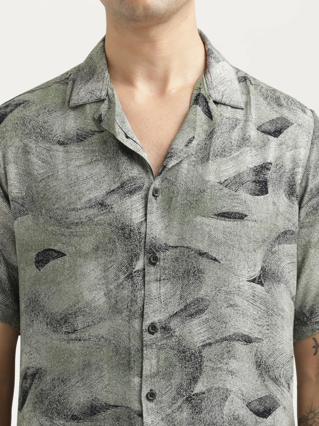 Men Printed Resort Shirt - Image 4