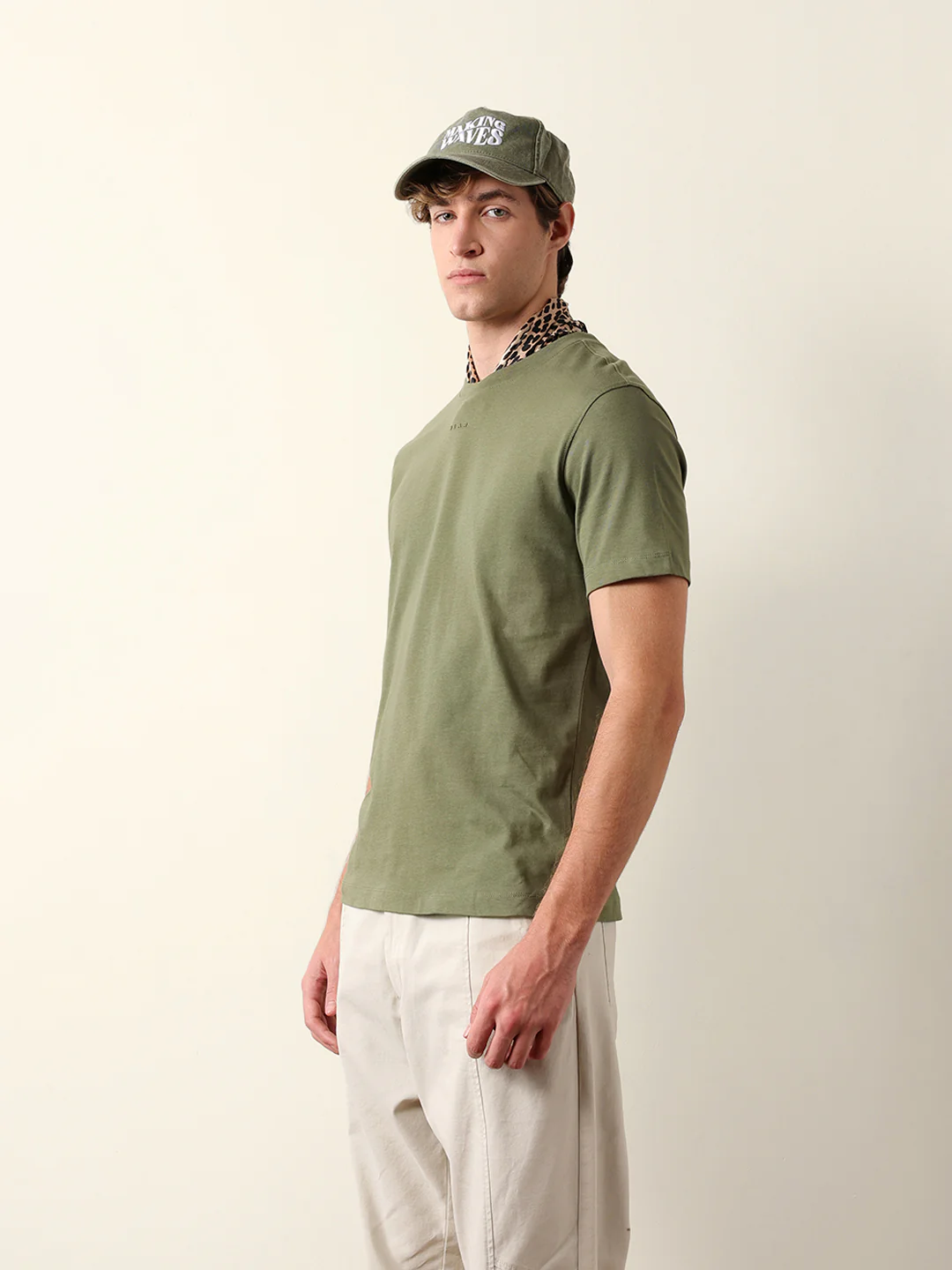 Men Pure Cotton Solid Round Neck Tshirt - Image 4