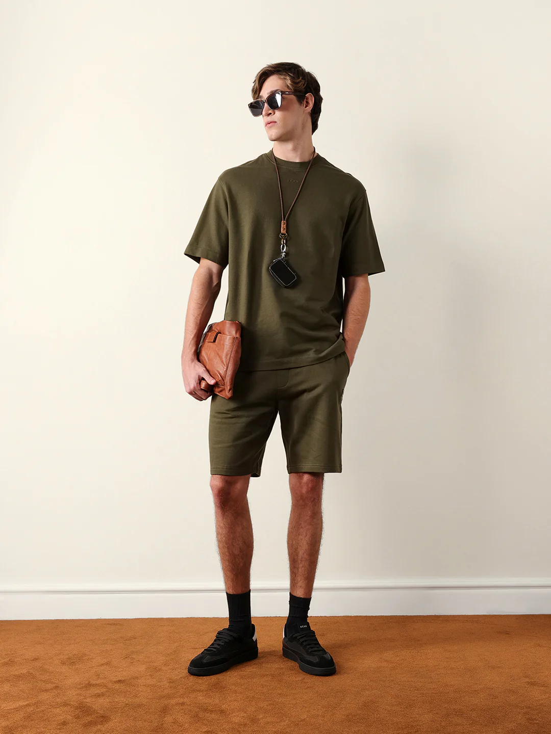 Men Pure Cotton Solid Round Neck Tshirt - Image 2