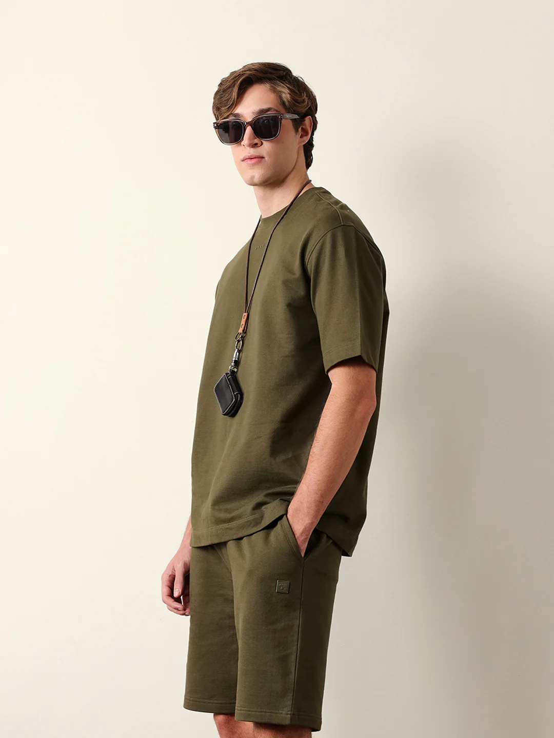 Men Pure Cotton Solid Round Neck Tshirt - Image 4