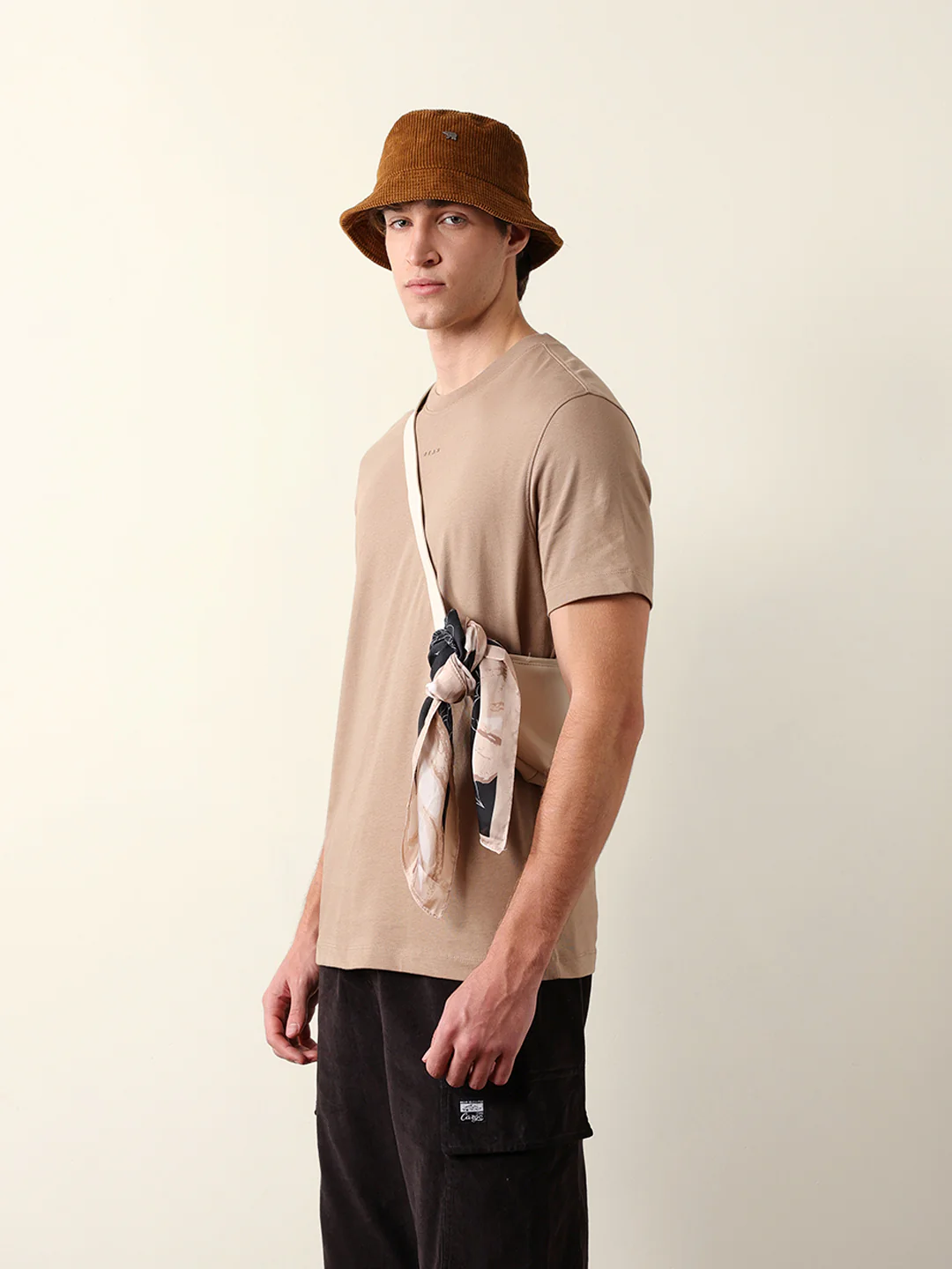Men Pure Cotton Solid Round Neck Tshirt - Image 3