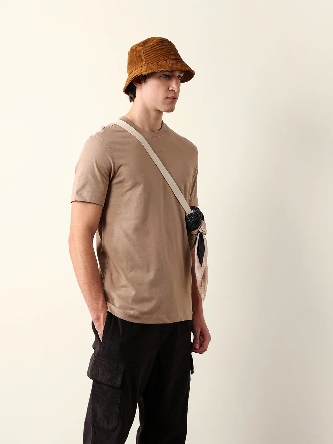 Men Pure Cotton Solid Round Neck Tshirt - Image 4