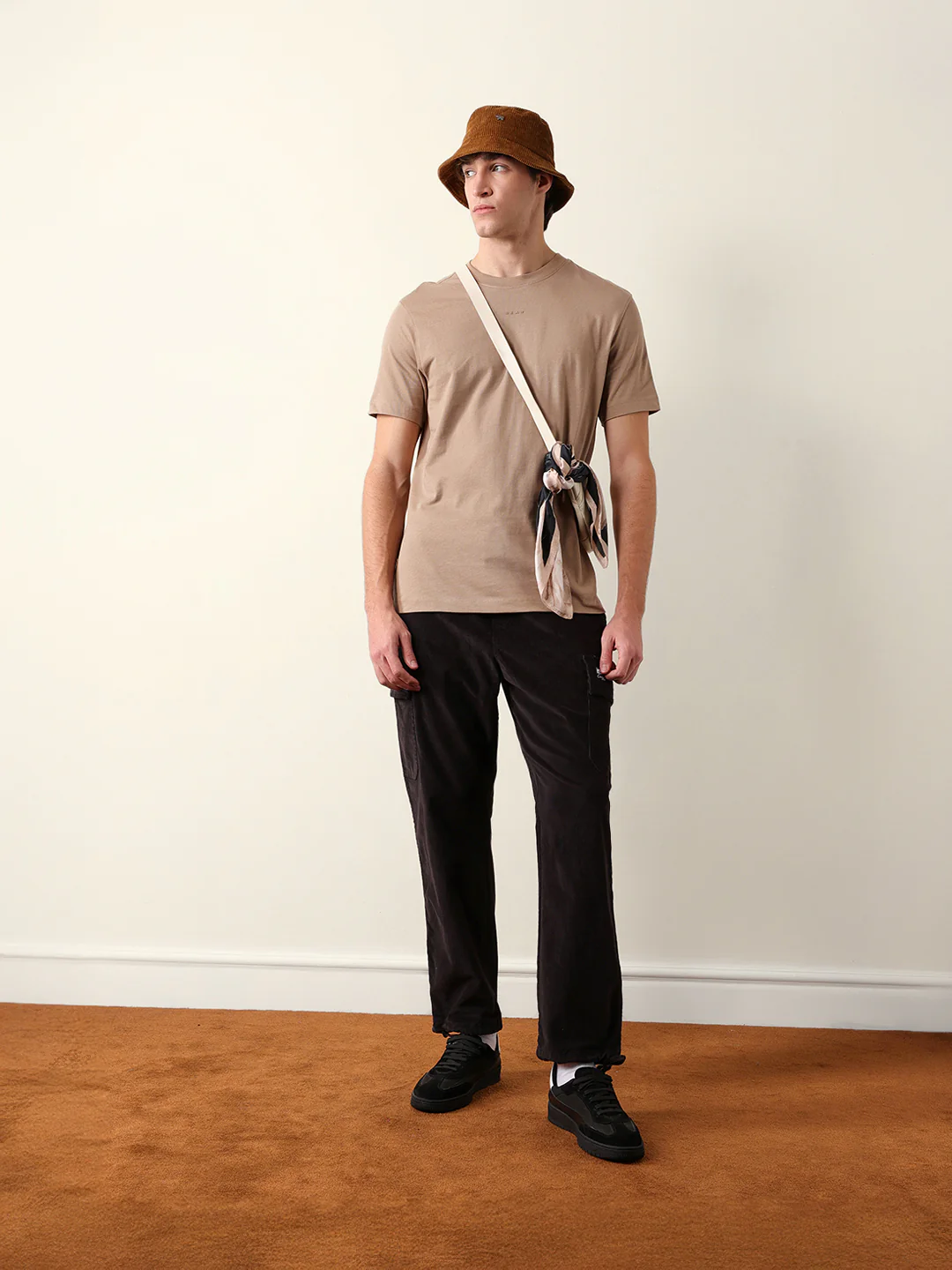 Men Pure Cotton Solid Round Neck Tshirt - Image 7