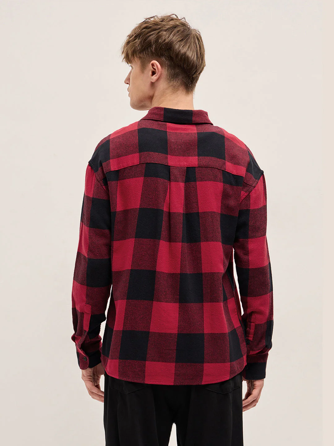 Men Red Checked Relaxed Fit Casual Shirt - Image 2