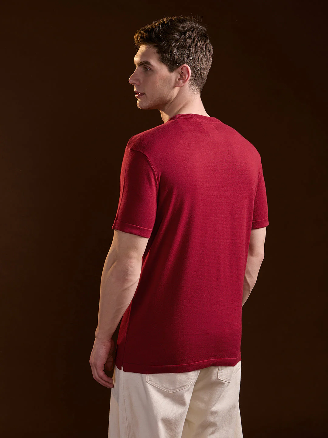 Men Red Solid Regular Fit Ribbed Crew Neck T-shirt - Image 2