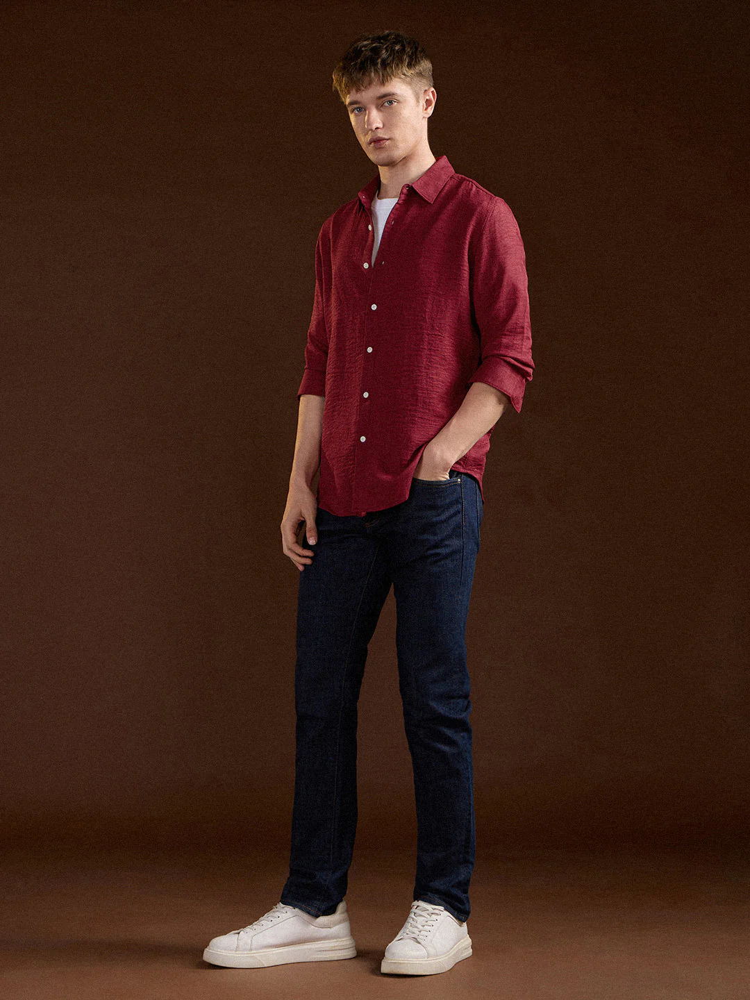 Men Red Solid Seersucker Effect Slim Fit Casual Shirt - Image 4