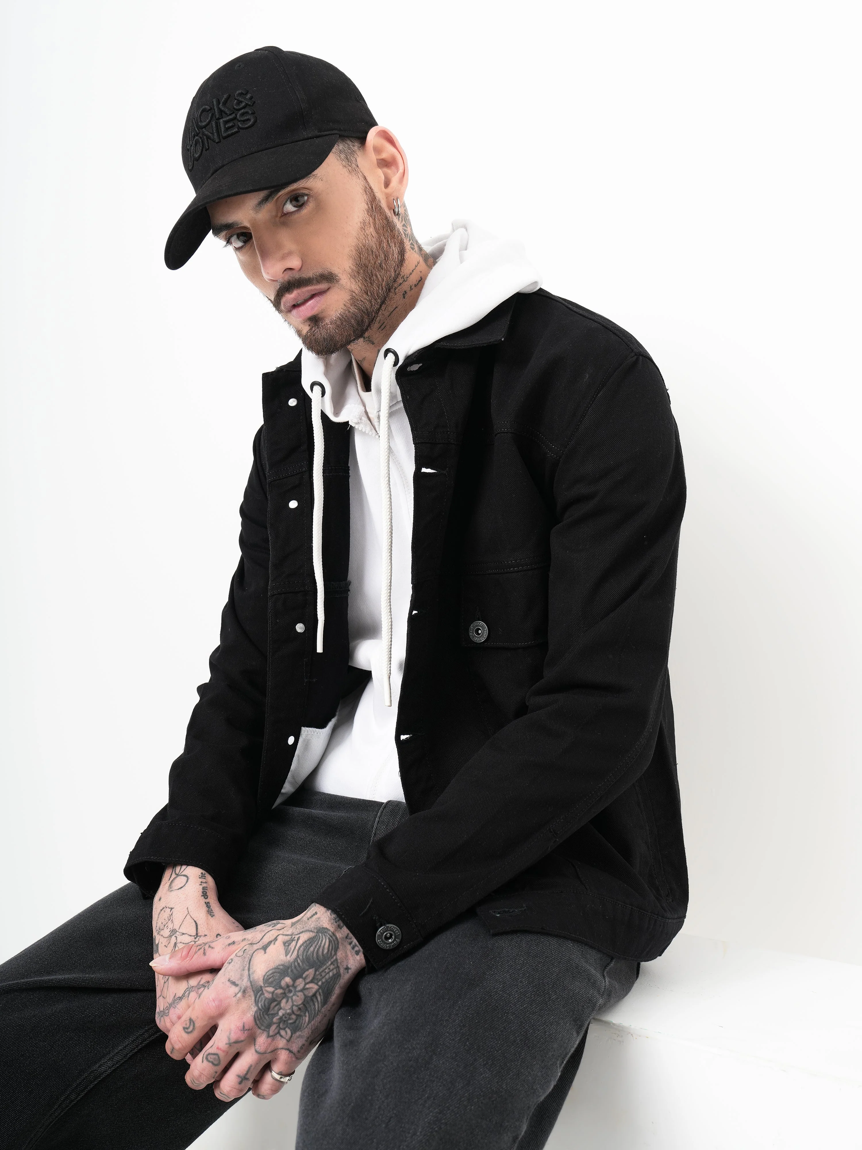 Men Rogue Denim Black Trucker Jacket - Image 3