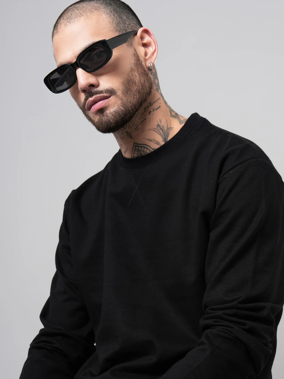 Men Solid Black Sweatshirt - Image 4