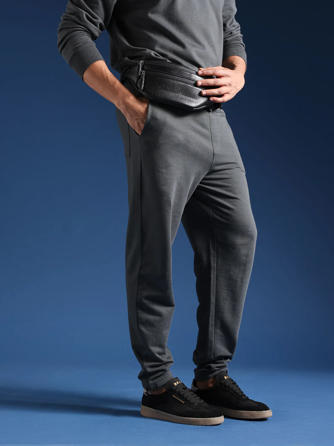 Men Solid Cotton Relaxed Fit Jogger - Image 2