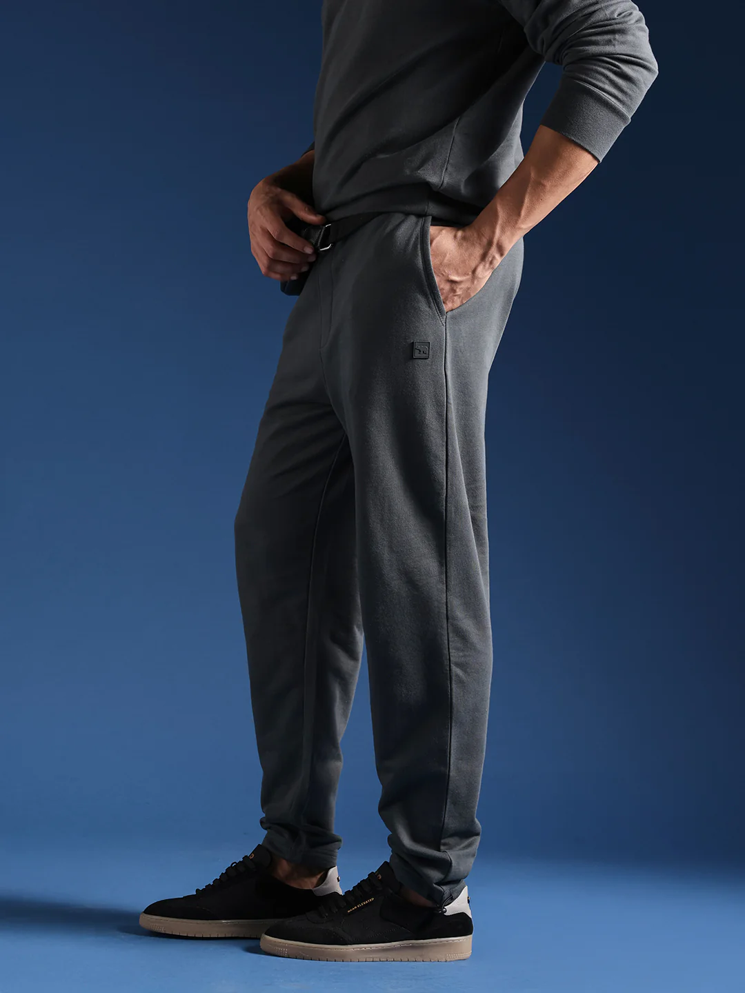 Men Solid Cotton Relaxed Fit Jogger - Image 3