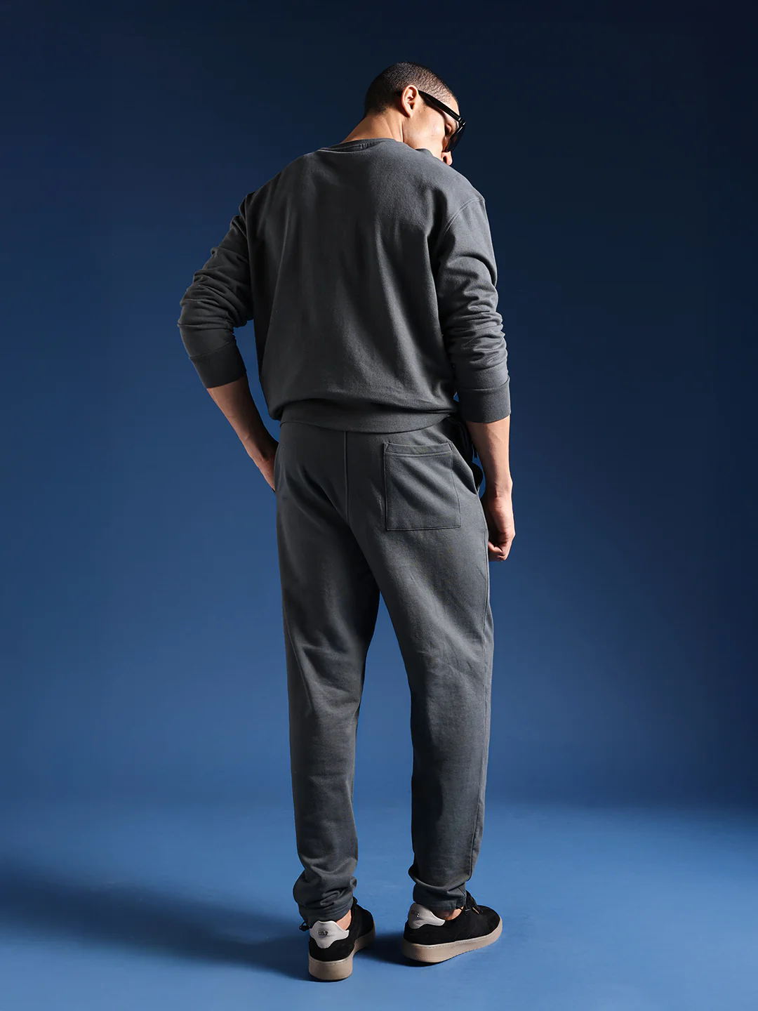 Men Solid Cotton Relaxed Fit Jogger - Image 4