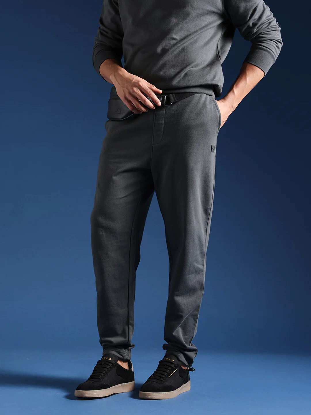 Men Solid Cotton Relaxed Fit Jogger - Image 7