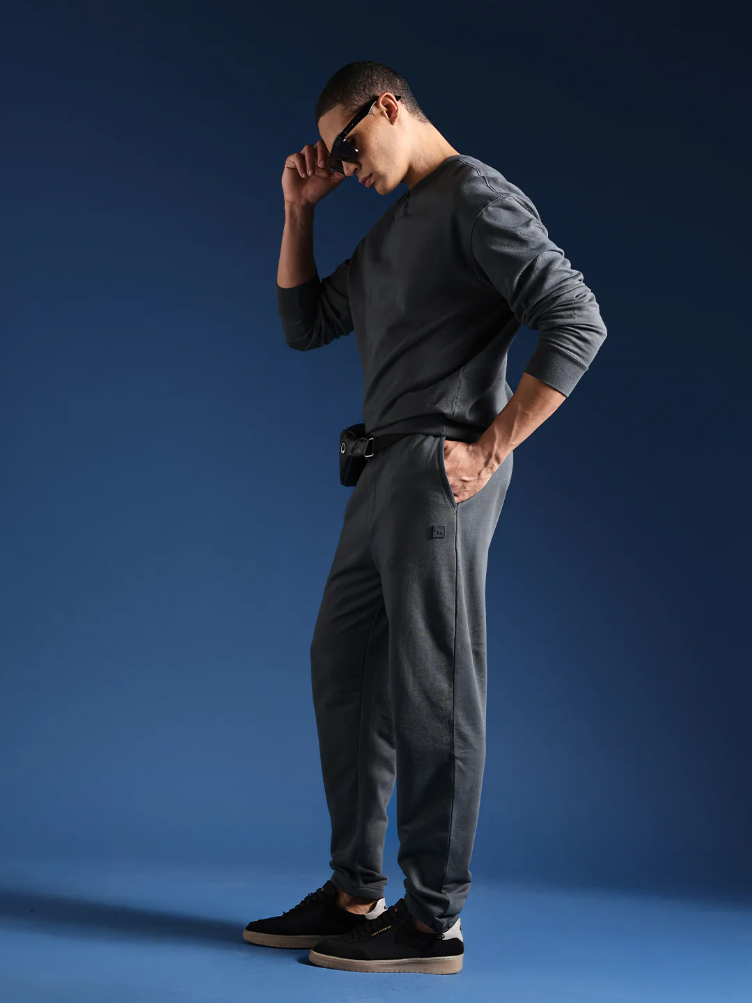 Men Solid Cotton Relaxed Fit Jogger - Image 8