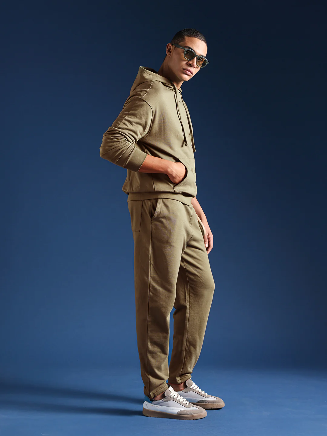 Men Solid Cotton Relaxed Fit Jogger - Image 3